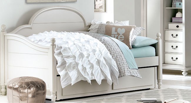 Daybeds | Best Guest Rooms | Jordan's Furniture Life&Style Blog