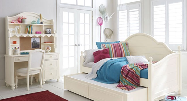Desk & Hutches | Break Time | Jordan's Furniture Life&Style Blog