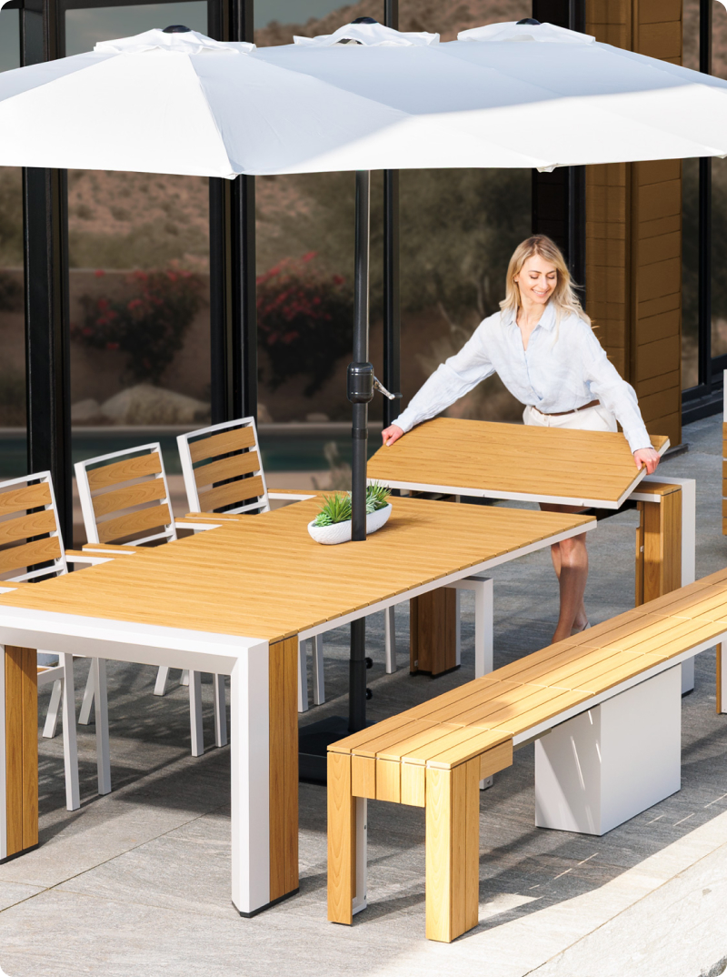 An outdoor transformer table accompanied by chairs, set on a stylish rug, ideal for relaxation and dining.